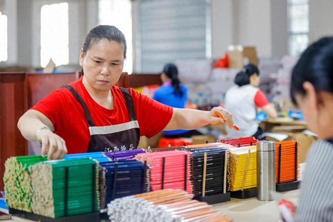 四五十岁交社保有补贴右耳君跟您聊聊这笔“